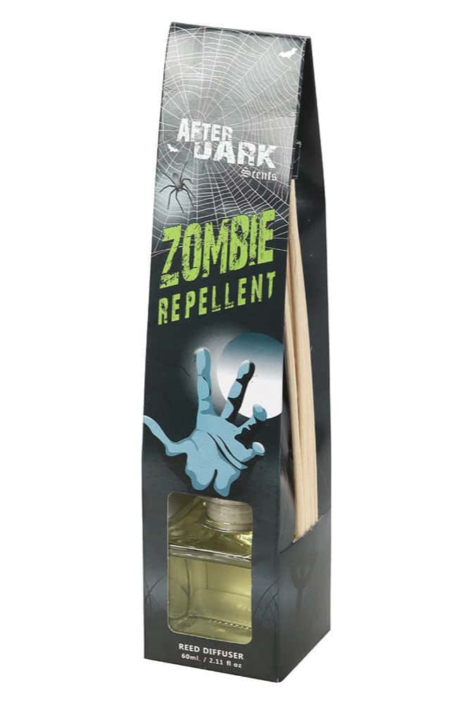 Zombie repellent reed diffuser in schwarzer verpackung mit grünen und blauen grafiken und klarem glasflakon mit gelber flüssigkeit